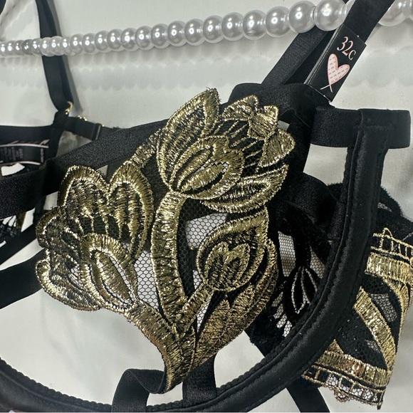 VS Very Sexy Band of Lover Black Strappy Floral Embroidered Bra - Picture 8 of 14
